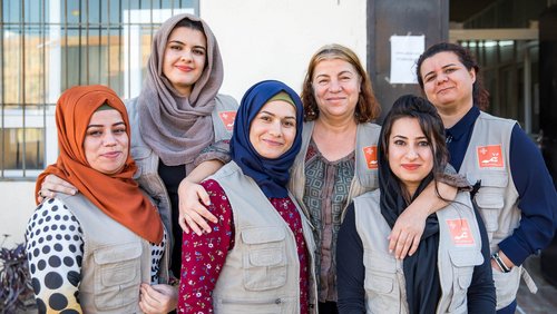 Gruppenbild von Mitarbeiterinnen der irakischen Frauenrechtsorganisation EMMA. 