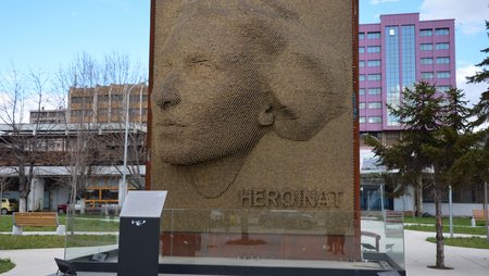 A war memorial for the survivors of sexualised violence in Kosovo with the title “Heroinat”, which means “female heroes”.